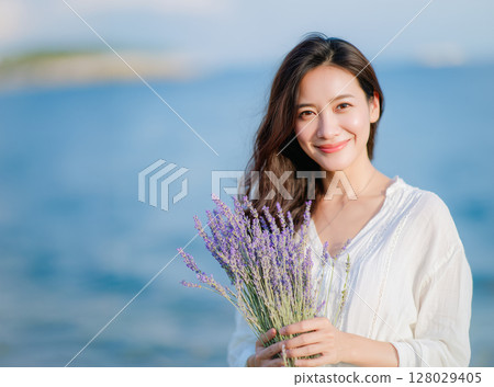 Woman with a bouquet of lavender 128029405