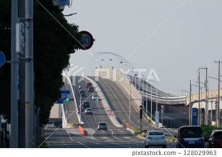 日本兵庫縣神戶港島上的一座小山 日本兵庫縣神戶港島上的一座小山 128029963