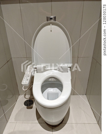 Modern Bathroom Bidet Toilet with Advanced Control Features Modern Bathroom Bidet Toilet with Advanced Control Features 128030178