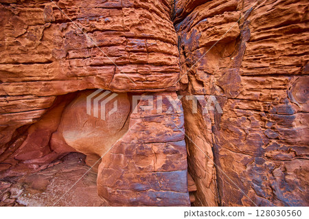 Red Rock Canyon Sedimentary Layers Close-up at Eye-Level 128030560