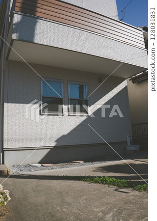Exterior walls of detached houses 128031831