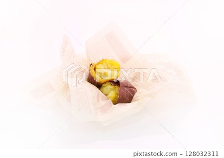 Roasted sweet potato, Beni Haruka, cut open Roasted sweet potato, Beni Haruka, cut open 128032311