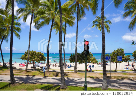 Hawaii: Beautiful ocean, palm trees and blue skies Hawaii: Beautiful ocean, palm trees and blue skies 128032934