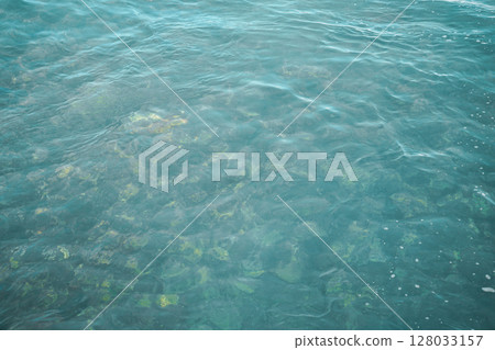 Hawaii: Beautiful ocean surface 128033157