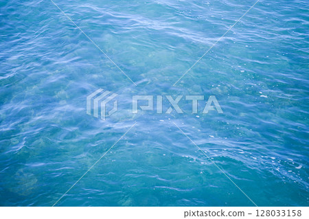 Hawaii: Beautiful ocean surface 128033158