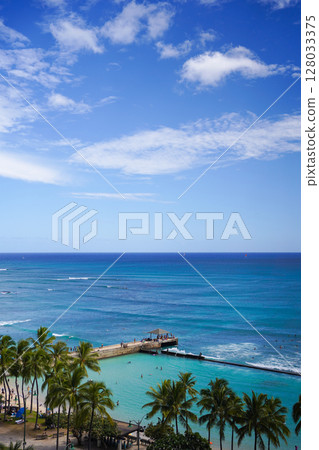 從夏威夷的陽台欣賞美麗的海景 128033375