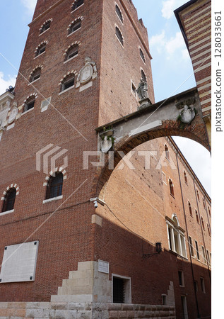 Street view of Piazza Dei Signori Verona city Italy in front of historical building Palace of the Podesta 128033661