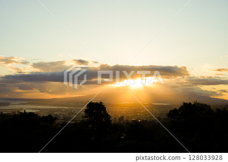 Sunset seen from Tantalus Hill, Hawaii 128033928