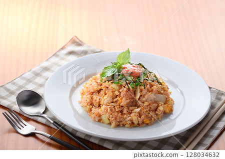 Fragrant cod roe fried rice - Japanese-style fried rice with hot rice and spicy fish roe 128034632