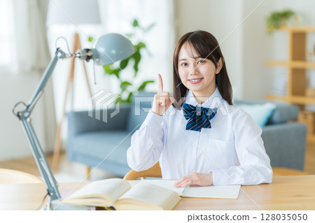 Girls high school studying at home 128035050
