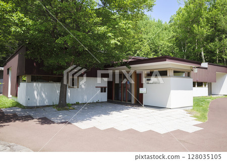 Sapporo Art Park Outdoor Museum Sato Tadayoshi Memorial Children's Atelier (Local Spots and Nearby Facilities Series) 128035105