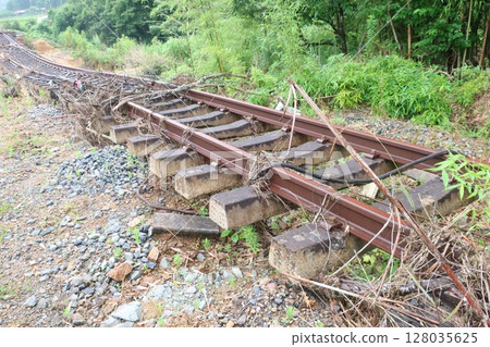 Scars left by the 2023 floods 128035625