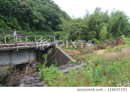 Scars left by the 2023 floods 128035783