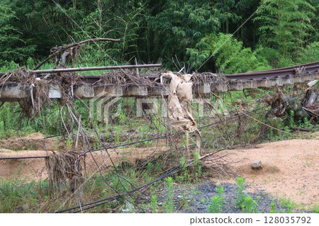 Scars left by the 2023 floods 128035792