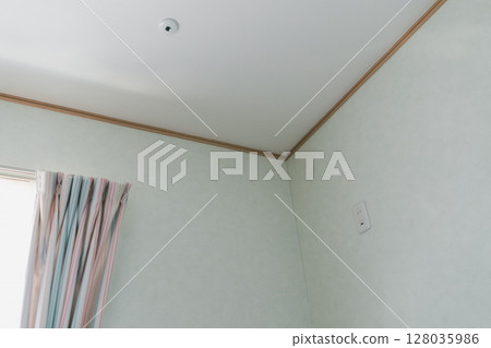 Gaps in wallpaper and ceiling corners Gaps in wallpaper and ceiling corners 128035986