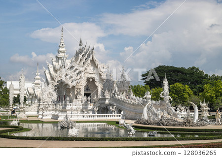 White temple in Chiang Rai 128036265