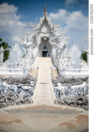 White temple in Chiang Rai 128036268
