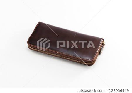 白色背景上的皮夾 白色背景上的皮夾 128036449