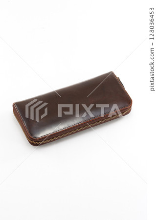 白色背景上的皮夾 白色背景上的皮夾 128036453