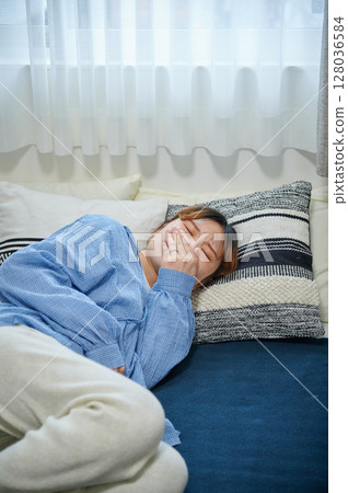 患有孕吐的女性、孕婦、產婦 患有孕吐的女性、孕婦、產婦 128036584