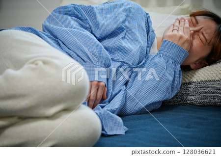 Women suffering from morning sickness, pregnant women, maternity 128036621