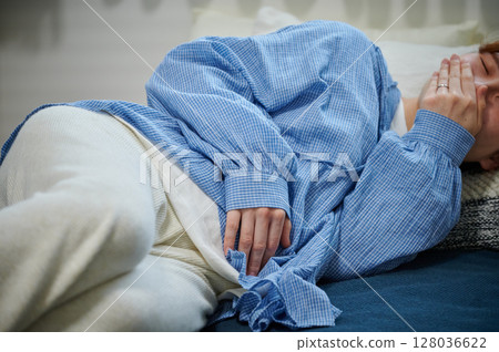 Women suffering from morning sickness, pregnant women, maternity 128036622