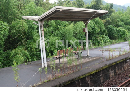 南大峰站的長椅 南大峰站的長椅 128036964