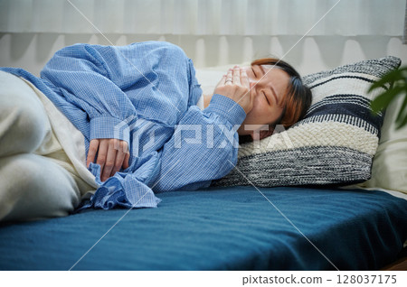 Women suffering from morning sickness, pregnant women, maternity 128037175