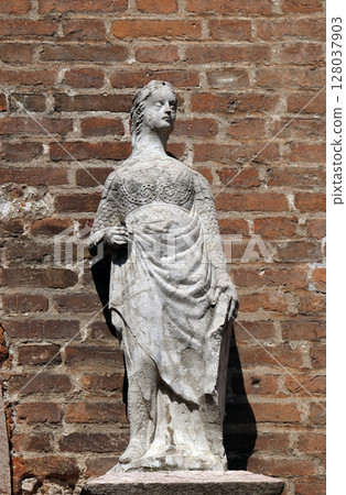 Statue on the portal of Saint Euphemia church in Verona, Italy Statue on the portal of Saint Euphemia church in Verona, Italy 128037903