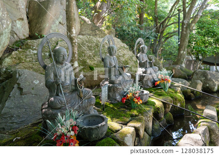 Monk statues and chozuya fountain at Daisho-in Temple, Miyajima Monk statues and chozuya fountain at Daisho-in Temple, Miyajima 128038175