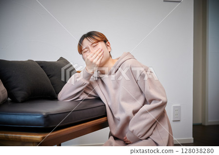 Women suffering from morning sickness, pregnant women, maternity Women suffering from morning sickness, pregnant women, maternity 128038280