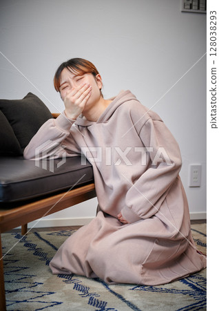 患有孕吐的女性、孕婦、產婦 128038293