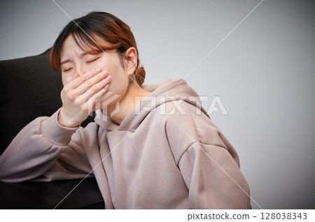 患有孕吐的女性、孕婦、產婦 患有孕吐的女性、孕婦、產婦 128038343