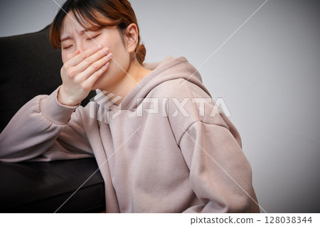 患有孕吐的女性、孕婦、產婦 患有孕吐的女性、孕婦、產婦 128038344