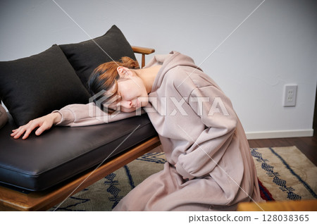 患有孕吐的女性、孕婦、產婦 128038365