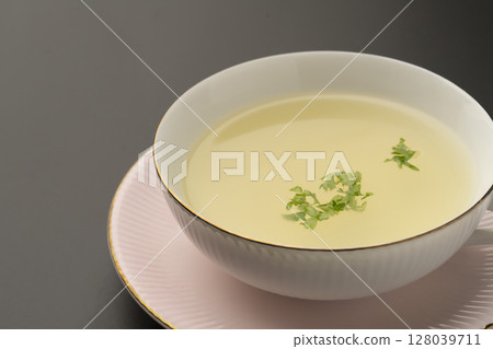 Vegetable consommé soup Vegetable consommé soup 128039711