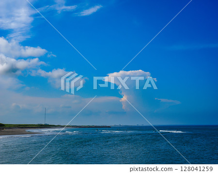 Ice cloud floating in the sea 128041259