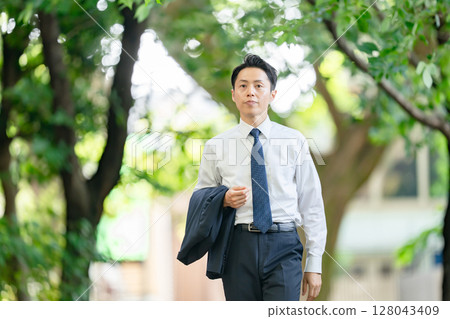 Businessman, extreme heat, heat stroke, abnormal weather 128043409