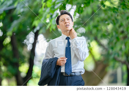 Businessman, extreme heat, heat stroke, abnormal weather Businessman, extreme heat, heat stroke, abnormal weather 128043419