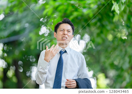 Businessman, extreme heat, heat stroke, abnormal weather Businessman, extreme heat, heat stroke, abnormal weather 128043465