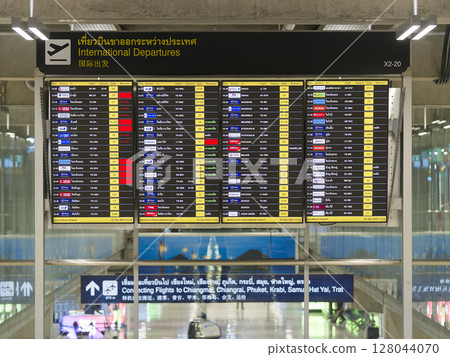 泰國素萬那普機場出發資訊板 128044070