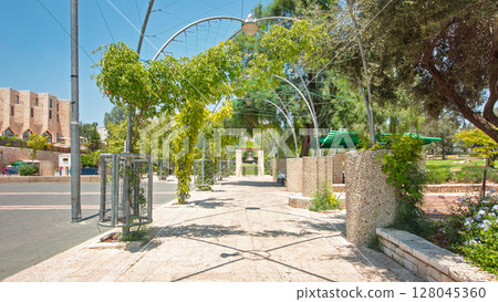 Replica of the Liberty Bell in Jerusalem timelapse hyperlapse - Liberty Bell Park 128045360