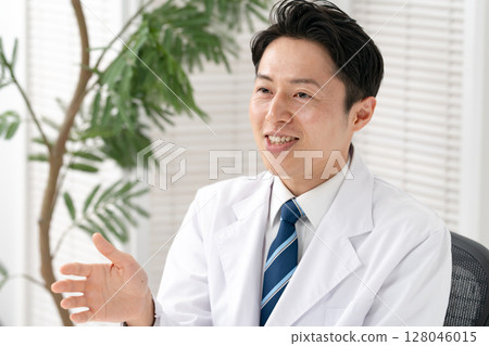 Men in white coats, medical 128046015