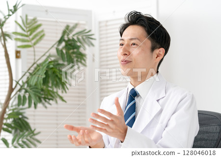 Men in white coats, medical 128046018