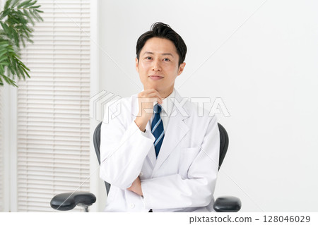 Men in white coats, medical 128046029