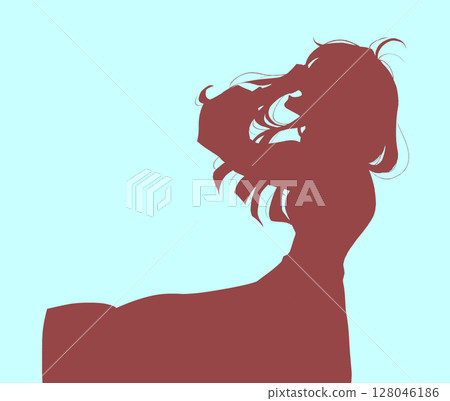 一名女子在風中仰望大笑的剪影 128046186