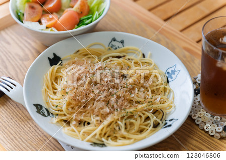 日式鹹海帶鰹魚義大利麵 128046806