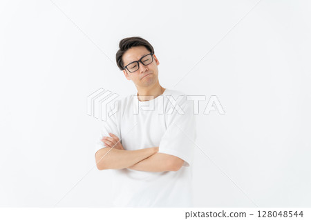 T-shirt man worried 128048544