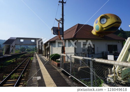 岡山縣地方線津山線的人氣車站大樓“喜賀湖站” 128049618
