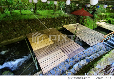 A summer tradition that cools off Kyoto...Kifune, Kyoto [Kawadoko] 128049683
